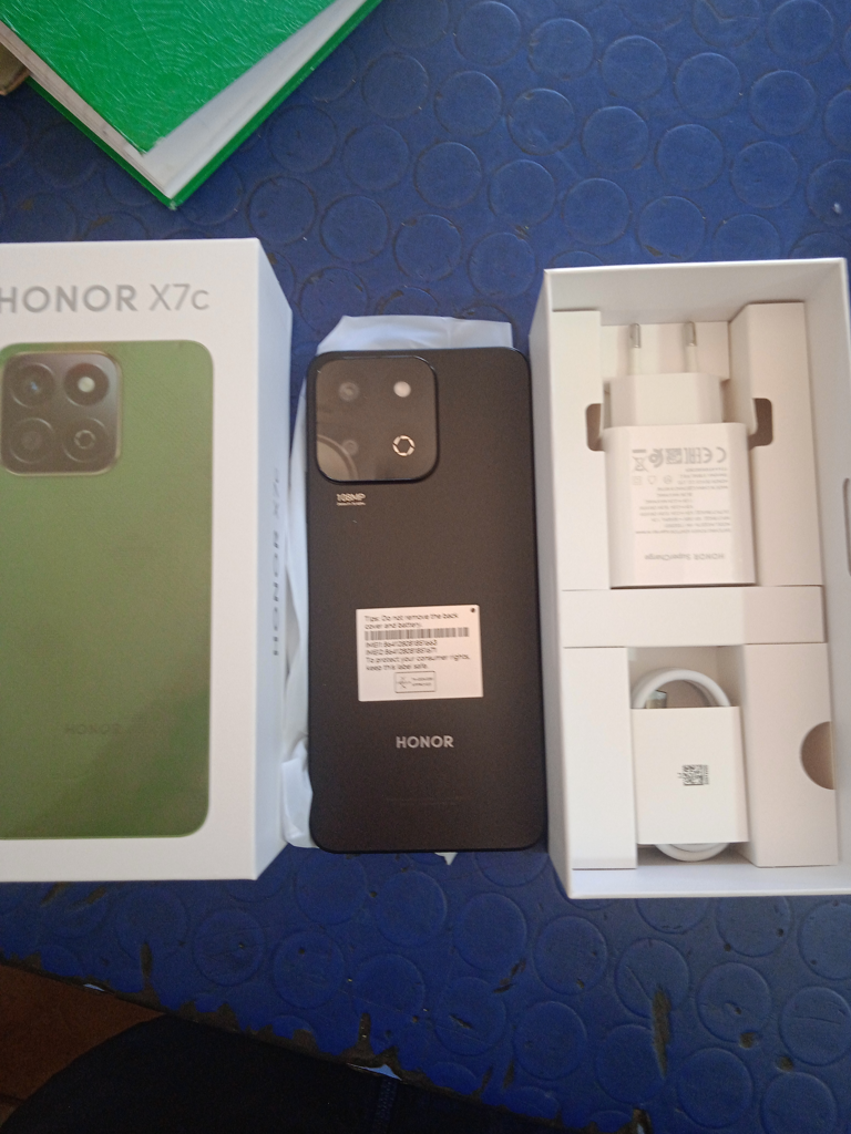 Celular Marca Honor Modelo X7c Memoria Ram 8 Gb Almacenamiento Interno 256 Gb Acc CargadorLlave