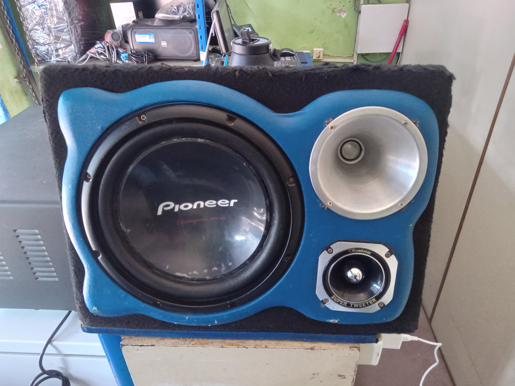 Caja C/ Parlantes Para Auto Usado En Buen Estado Acc Parlante PioonerCornteraTwister