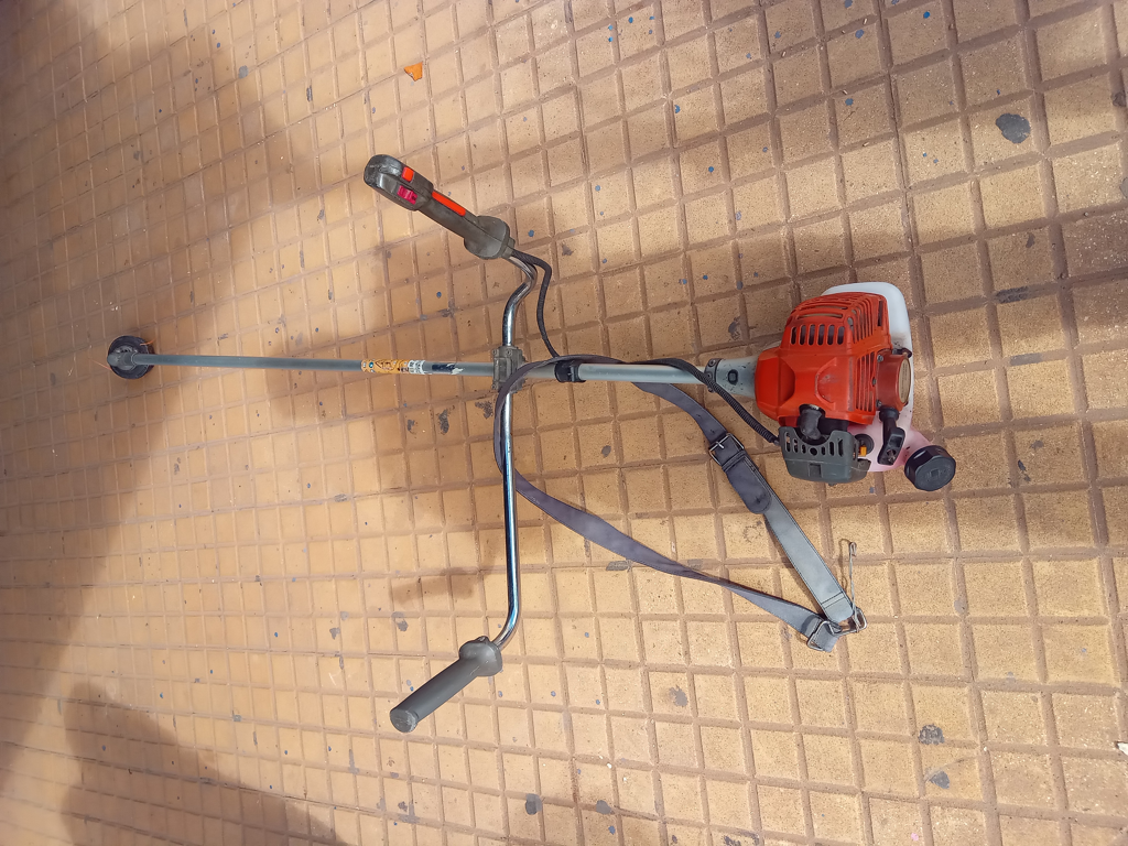 Desmalezadora Marca Husqvarna Modelo 226r Usado En Buen Estado Original Si Acc Cabezal De Nylon