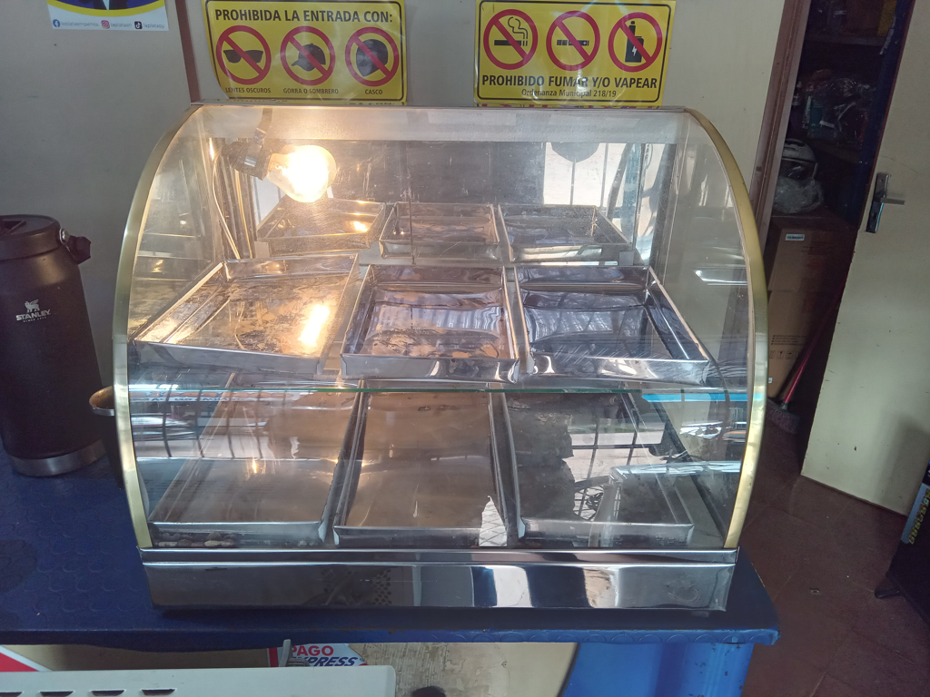 Exhibidor De Alimentos Marca Modelo S/M Usado En Buen Estado Acc Para 8 BandejasFoco