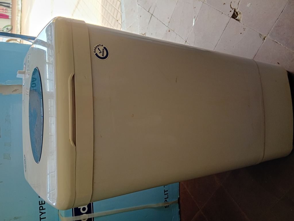Centrifugadora Marca Fama Modelo T60 Usado En Buen Estado Acc No Tiene