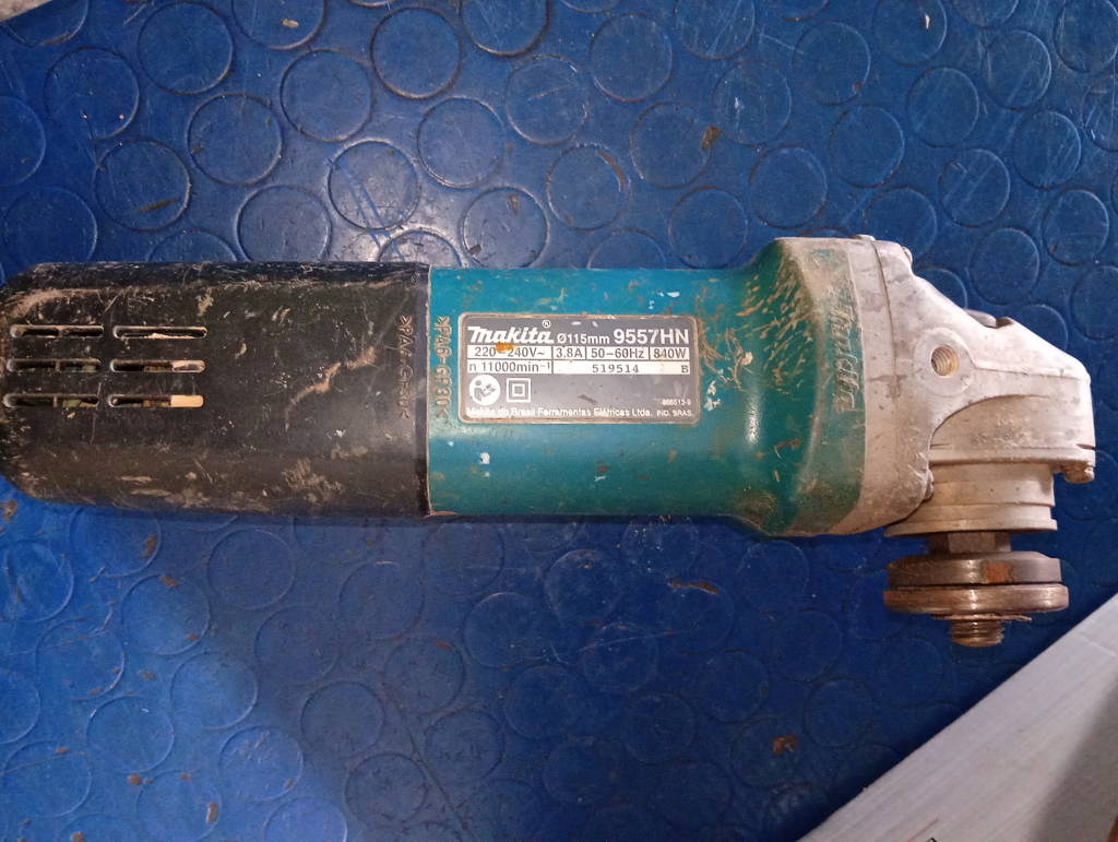 Pulidora Marca Makita Modelo 9557hn Tamaño Pequeño Usado En Buen Estado Acc No Tiene