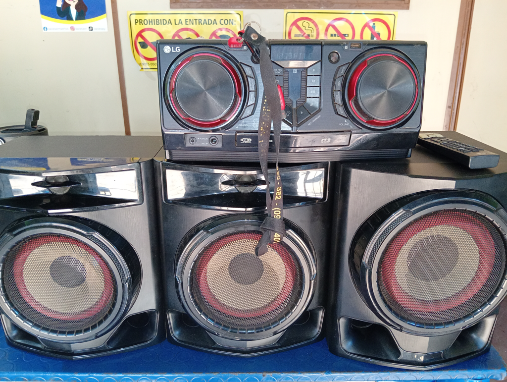 Equipo De Sonido Marca Lg Con Control Modelo Cj45 Usado En Buen Estado Acc 2 Parlantes1 Subwoofer