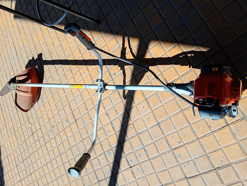 Desmalezadora Marca Husqvarna Modelo 231r Usado En Buen Estado Original Si Acc ProtectorCuchillaPechera