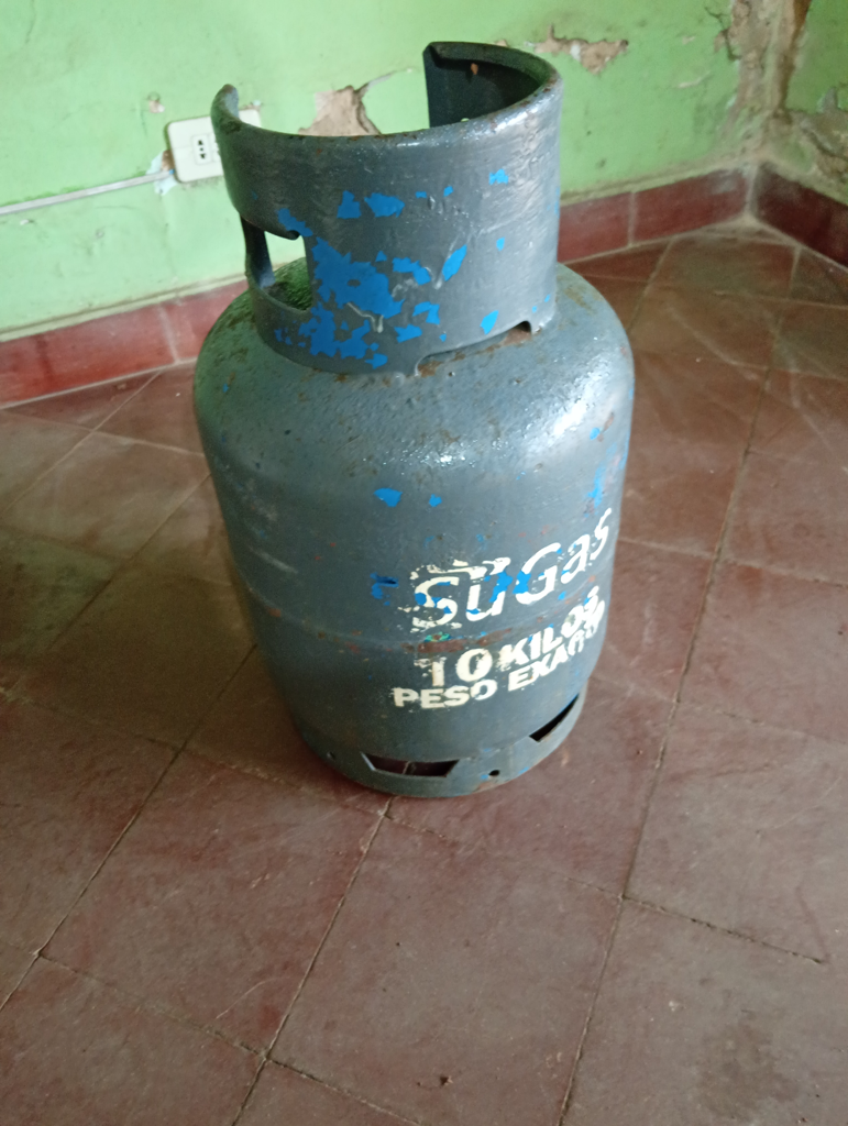 Garrafa Cap 10 Kg. Marca Sugas Usado En Buen Estado Color Gris Acc No Tiene