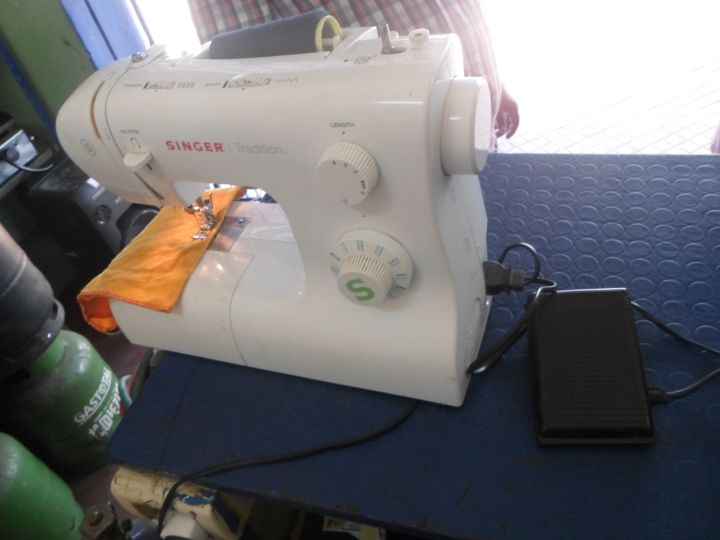 Maquina De Coser Familiar Marca Singer Modelo Tradition 2273 Usado En Buen Estado Acc No Tiene