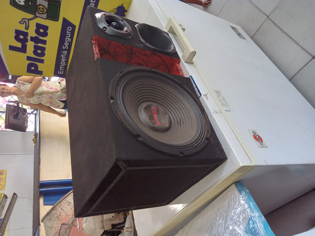 Caja C/ Parlantes Para Auto Usado En Buen Estado Acc Un BooferCorneta No Suena Tuister