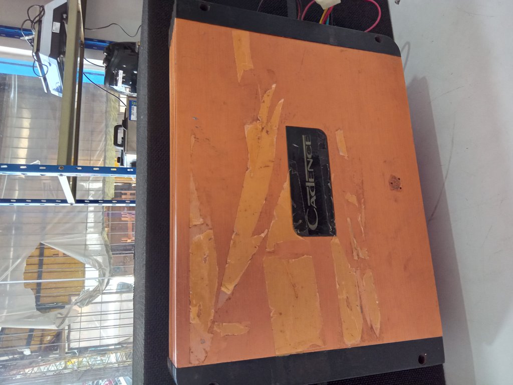 Amplificador De Sonido P/ Automovil Marca Cadence Modelo No Tiene Usado Con Desgaste Acc No Tiene