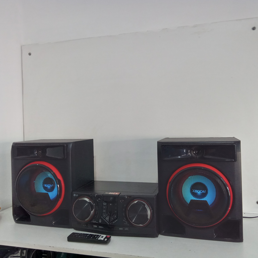 Equipo De Sonido Marca Lg Con Control Modelo Cl65 Usado En Buen Estado Acc Bt. Radio Usb L.CdLuces Led