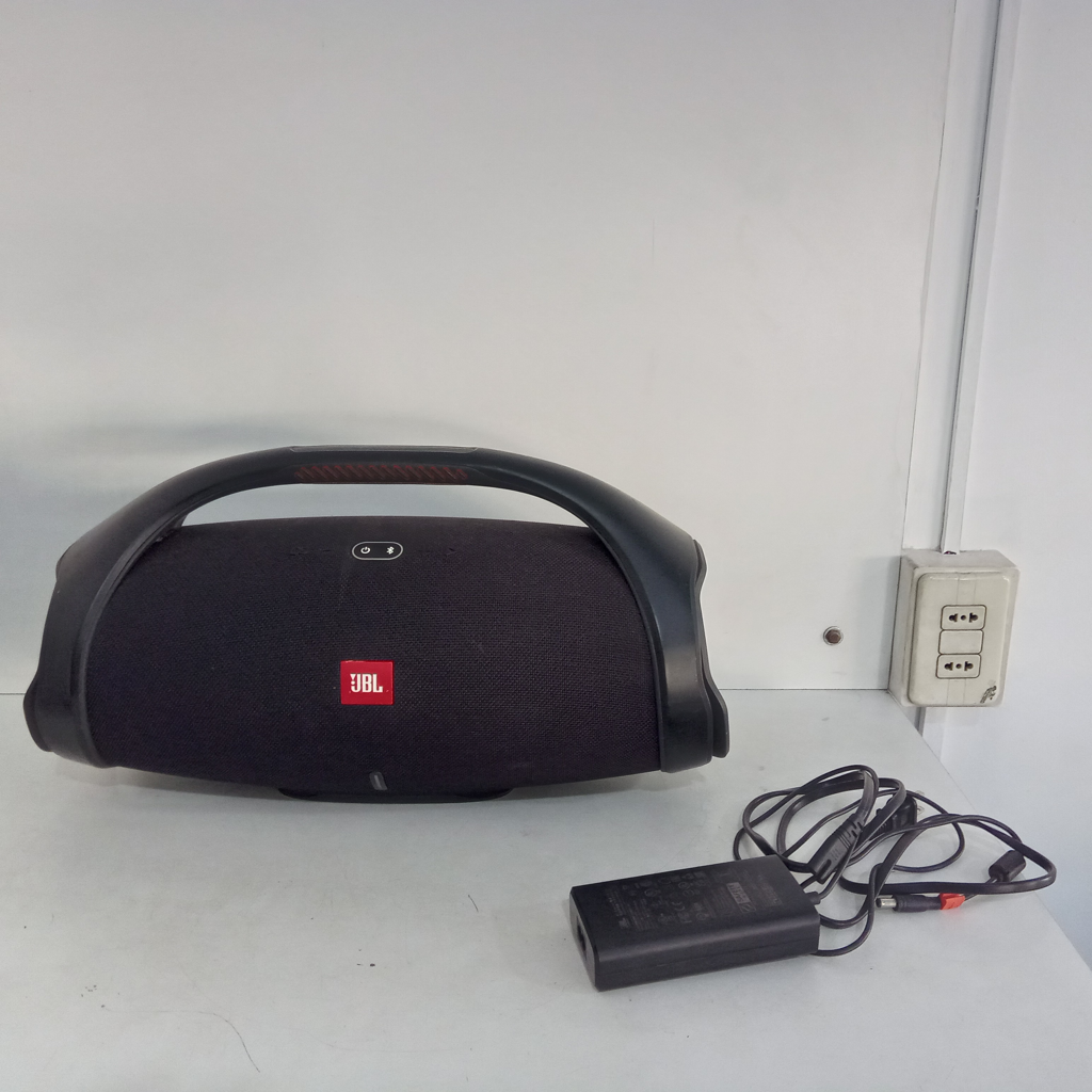 Speaker Potencia Watts 50 Marca Jbl Sin Control Modelo Boombox 2 Usado En Buen Estado Sin Caja Acc Con Cargador