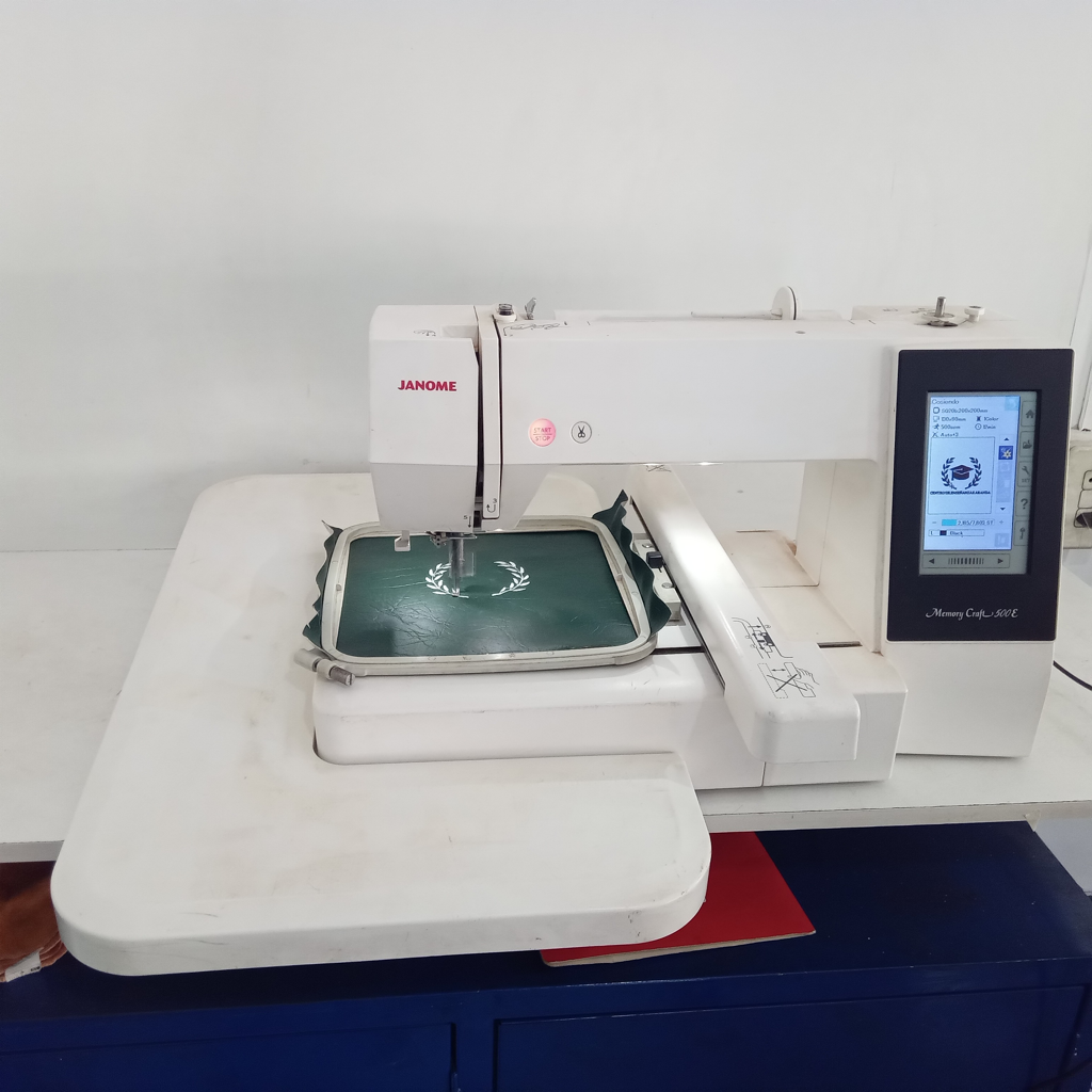 Maquina De Coser Industrial Ojaladora Marca Janome Modelo Mc500e Con No Tiene Acc No Tiene
