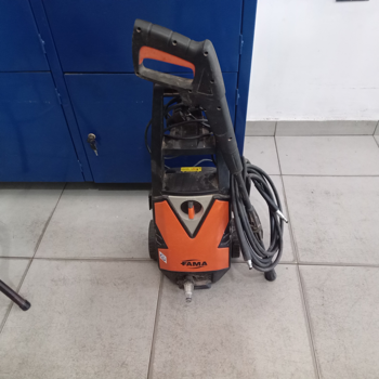 Hidro Lavadora Marca Fama Modelo Hf -100 Usado En Buen Estado Acc Manguera Y Pistola Regulable Rueda De Transporte