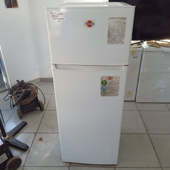 Heladera Marca Tokyo Modelo Tok282p Usado En Buen Estado Litros 300 Acc 1º Puerta Nevera Con Parrilla 2 º Puerta 3 Bandejas De Vidrio 1 Verdulera Luz Interna Porta Vasos Huevera