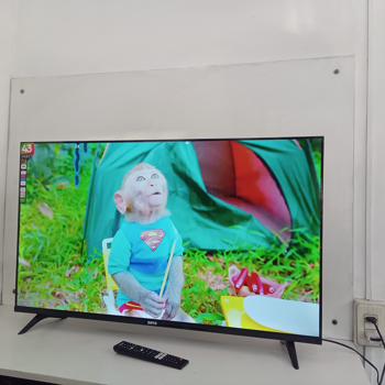Televisor Led Smart De 43 '' Marca Dayo Modelo Dayo5892 Con Control Usado En Buen Estado Acc No Tiene