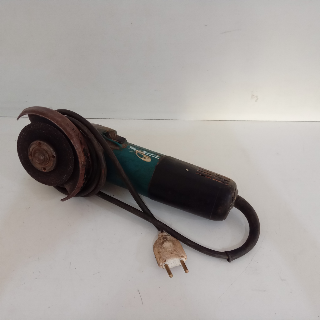 Pulidora Marca Makita Modelo 9557hn Tamaño Chico Usado En Buen Estado Acc No Tiene