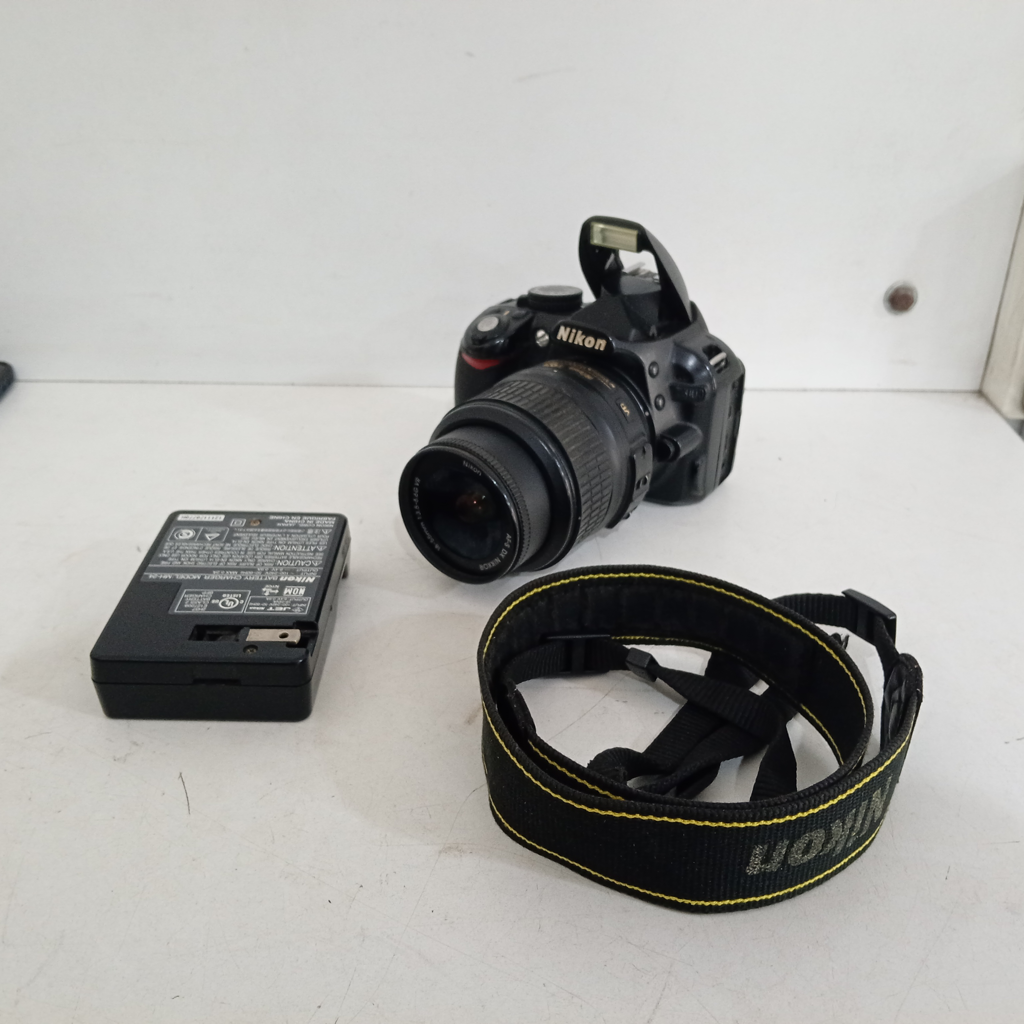 Camara Fotografica Profesional Marca Nikon Modelo D3100 Usado Con Desgaste Con No Tiene Acc Con Cinturon Colgante Memory 16gb Cargador