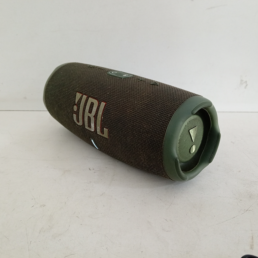 Speaker Potencia Watts 10 Marca Jbl Sin Control Modelo Charge 5 Usado Con Desgaste Sin Caja Acc No Tiene