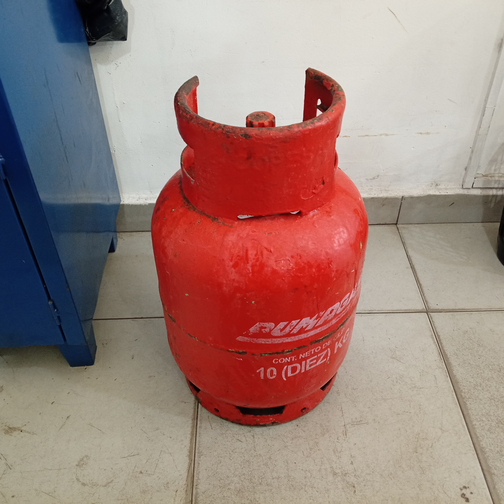 Garrafa Cap 10 Kg. Marca Puma Gas Usado En Buen Estado Color Rojo Acc No Tiene