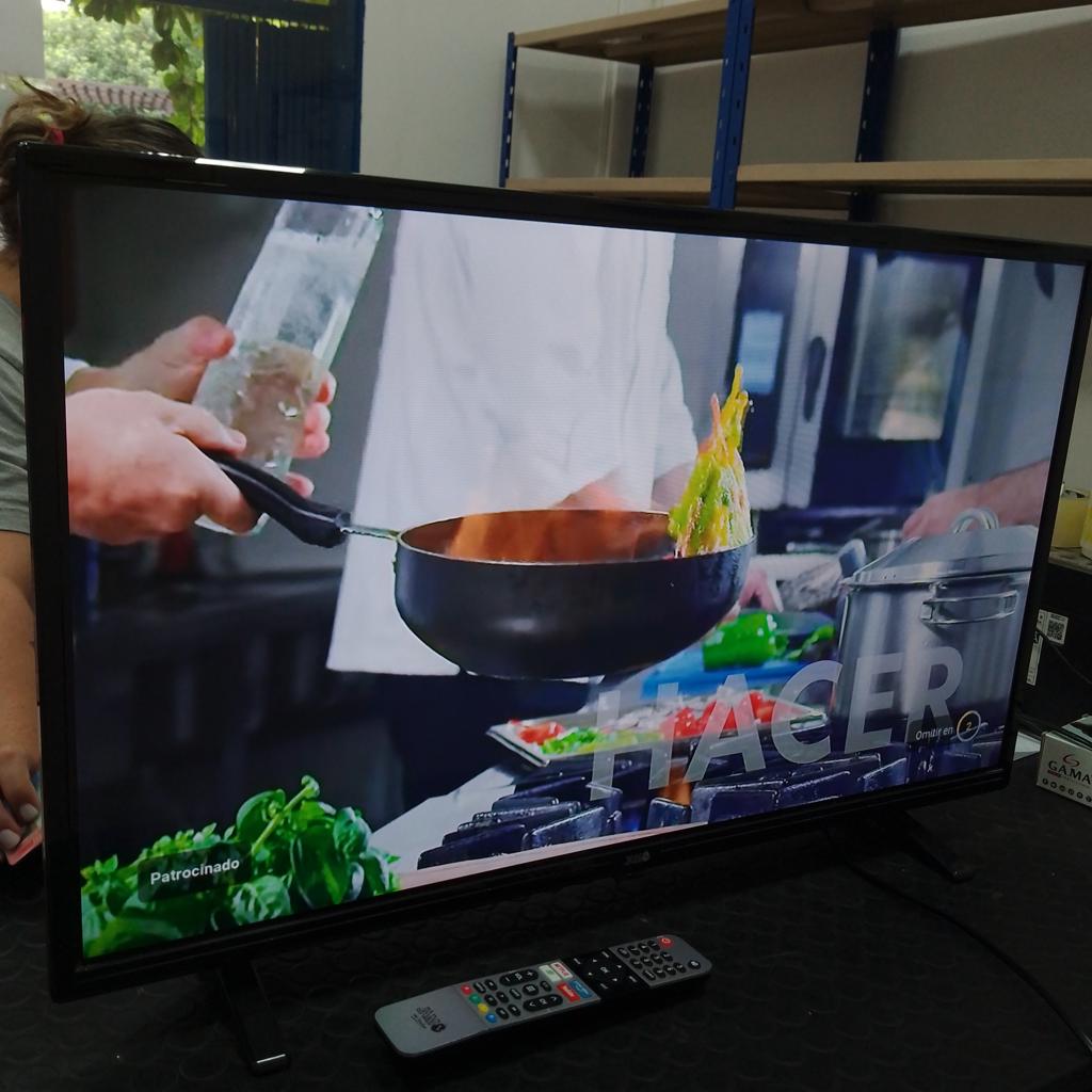Televisor Led Smart De 32 '' Marca Jam Modelo Sk32e10 Con Control Usado En Buen Estado Acc Con Patitas