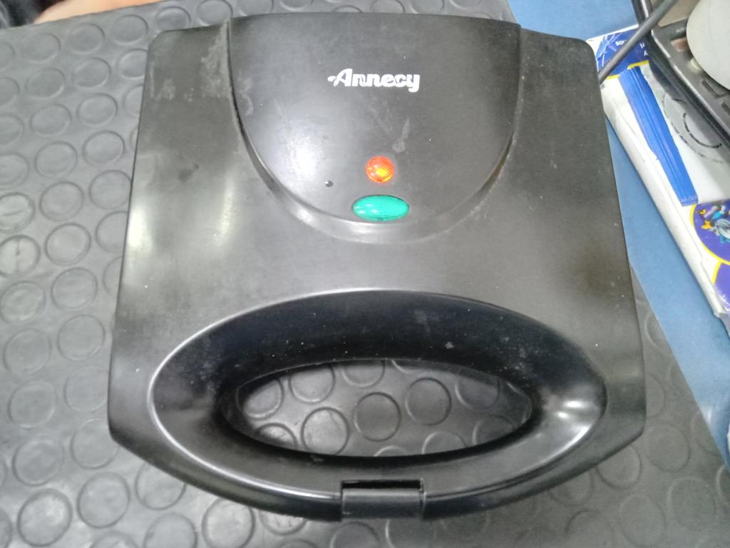 Sandwichera Marca Annecy Modelo Sm523 Usado Con Desgaste Acc Sin
