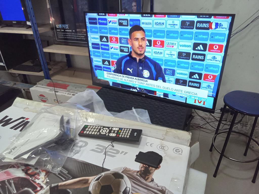 Televisor Led Convencional De 32 '' Marca Win Modelo Win32fn Usado En Buen Estado Con Control Con Caja Acc Con Patitas