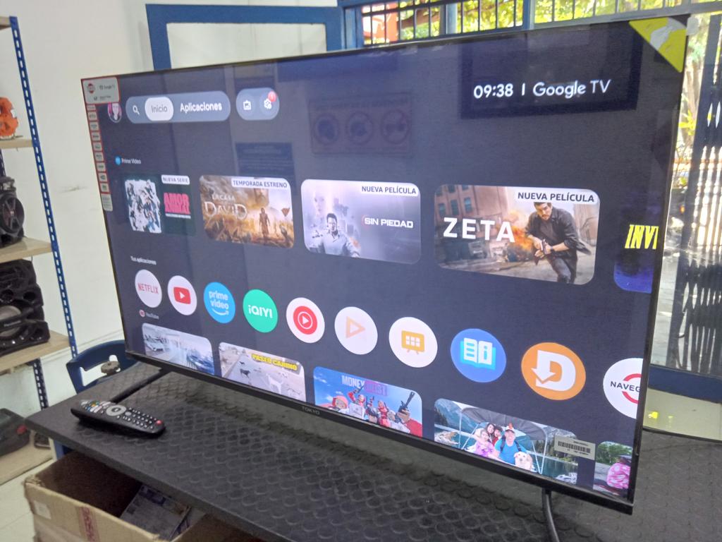 Televisor Led Smart De 43 '' Marca Tokyo Modelo Tvtokff43gtv Con Control Usado Con Desgaste Acc Con Patitas