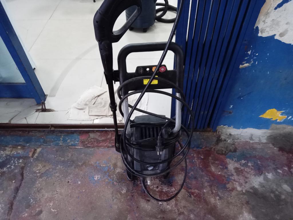 Hidro Lavadora Marca Lux 2100 Wats Modelo Lux-2100 Usado Con Desgaste Acc Con 4 Picos Manguera Y Pistola