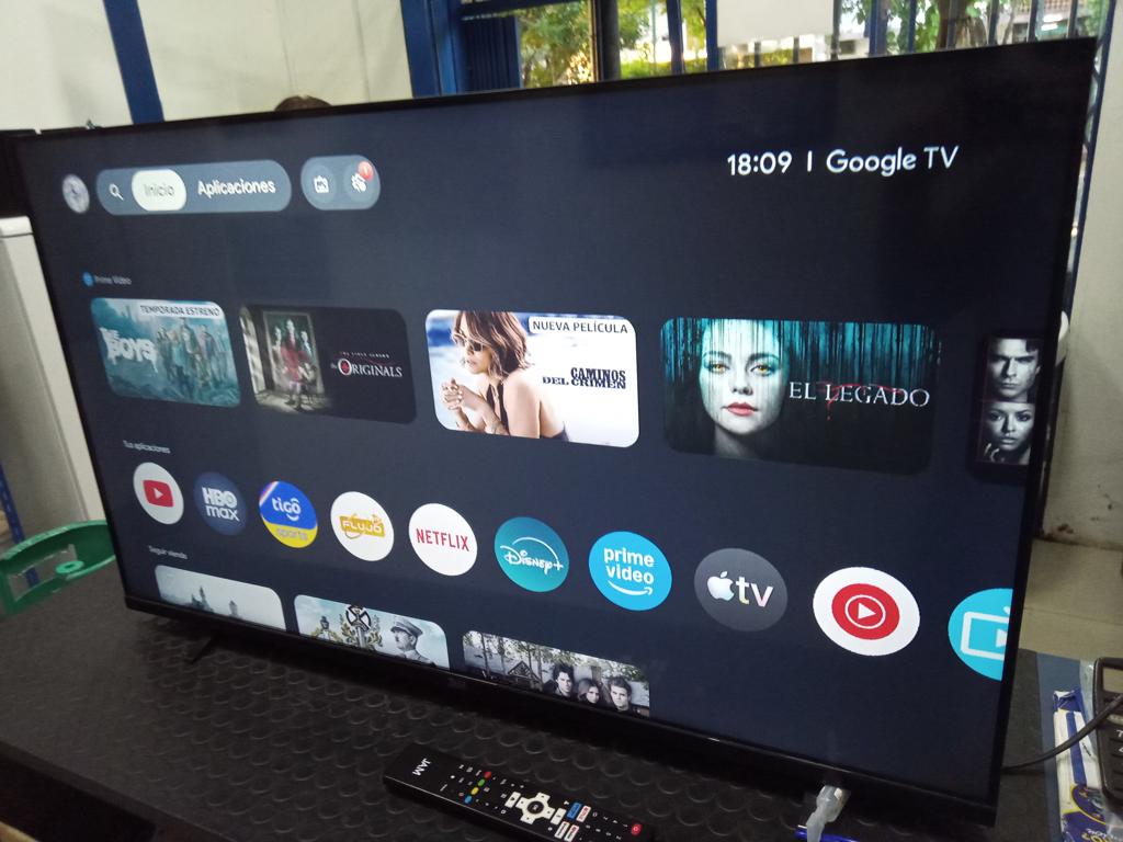 Televisor Led Smart De 43 '' Marca Jam Modelo Ultrasgtm-43gfs Con Control Usado En Buen Estado Acc Patitas