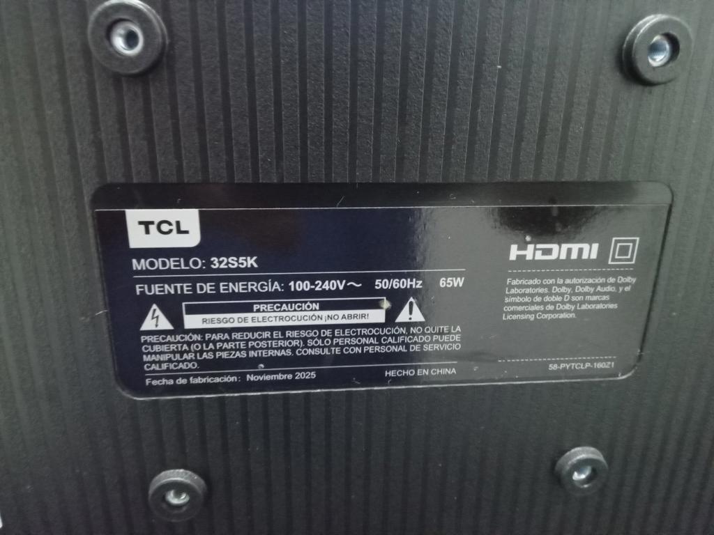 Televisor Led Smart De 32 '' Marca Tcl Modelo 32s5k Con Control Usado En Buen Estado Acc Con Patitas