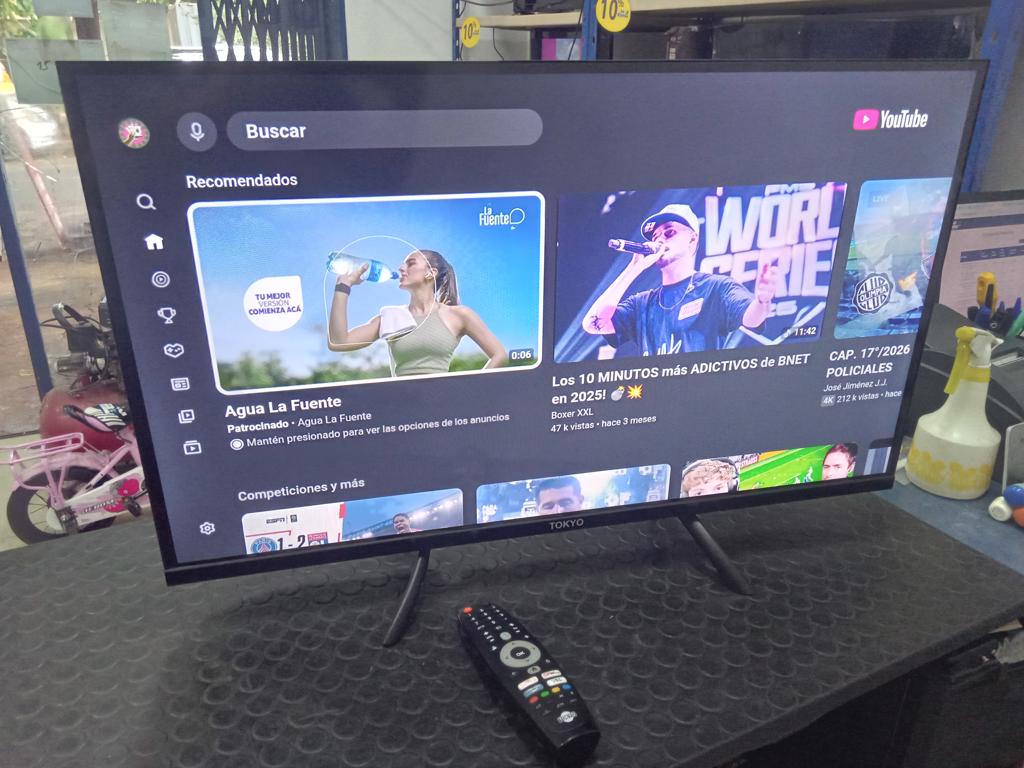 Televisor Led Smart De 32 '' Marca Tokyo Modelo Tvtokhf32gtv Con Control Usado En Buen Estado Acc Con Patitas