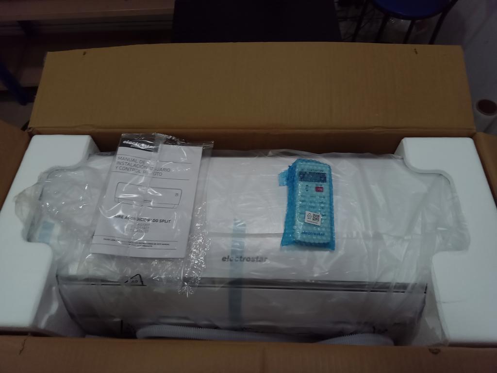 Aire Acondicionado Tipo Split Marca Aire Potencia Btu 12 Con Kit Instalacion Con Control Modelo Es-As1207 Nuevo Sin Uso Con Caja Acc Manual