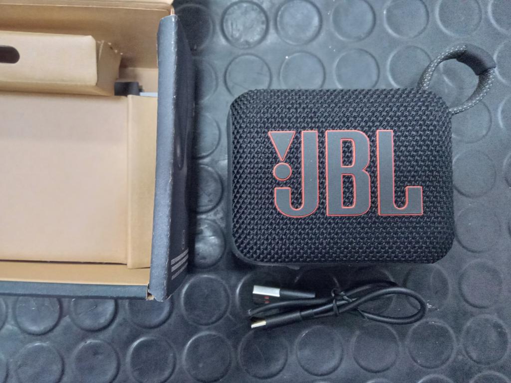 Speaker Potencia Watts Sin Marca Jbl Sin Control Modelo Go4 Usado En Buen Estado Con Caja Acc Cable Cargador