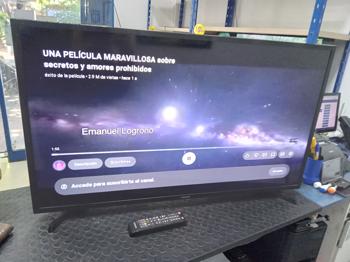 Televisor Led Smart De 40 '' Marca Samsung Modelo Un40j5290ag Con Control Usado En Buen Estado Acc Con Patitas