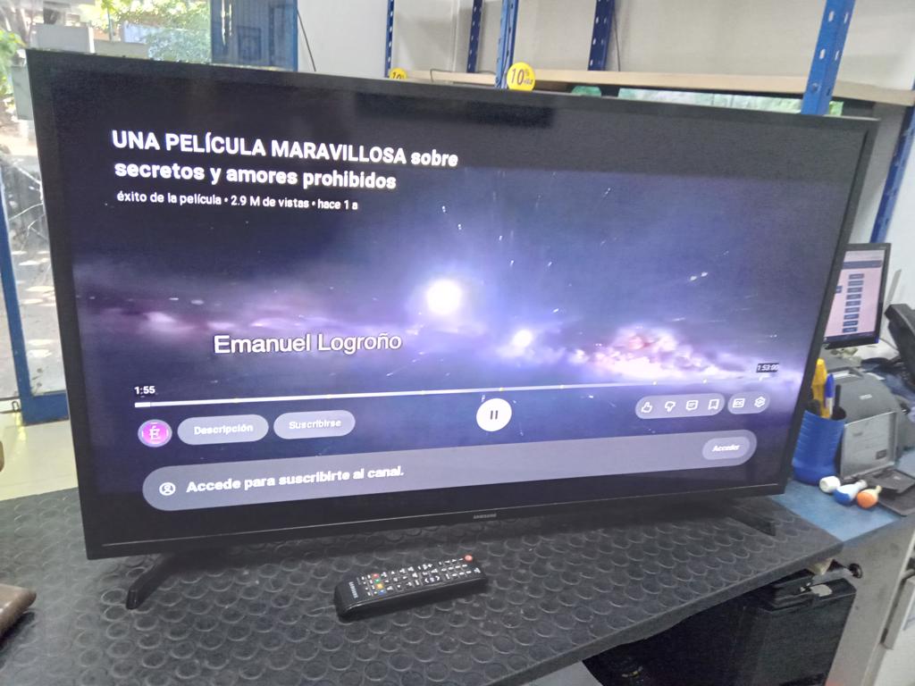 Televisor Led Smart De 40 '' Marca Samsung Modelo Un40j5290ag Con Control Usado En Buen Estado Acc Con Patitas