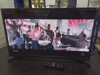Televisor Led Smart De 32 '' Marca Samsung Modelo Lh32betblgkxzp Con Control Usado En Buen Estado Acc Con Patitas
