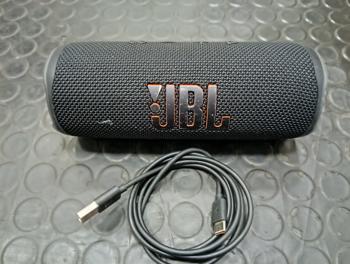 Speaker Potencia Watts Sin Marca Jbl Sin Control Modelo Flip 6 Usado En Buen Estado Sin Caja Acc Cable Cargador