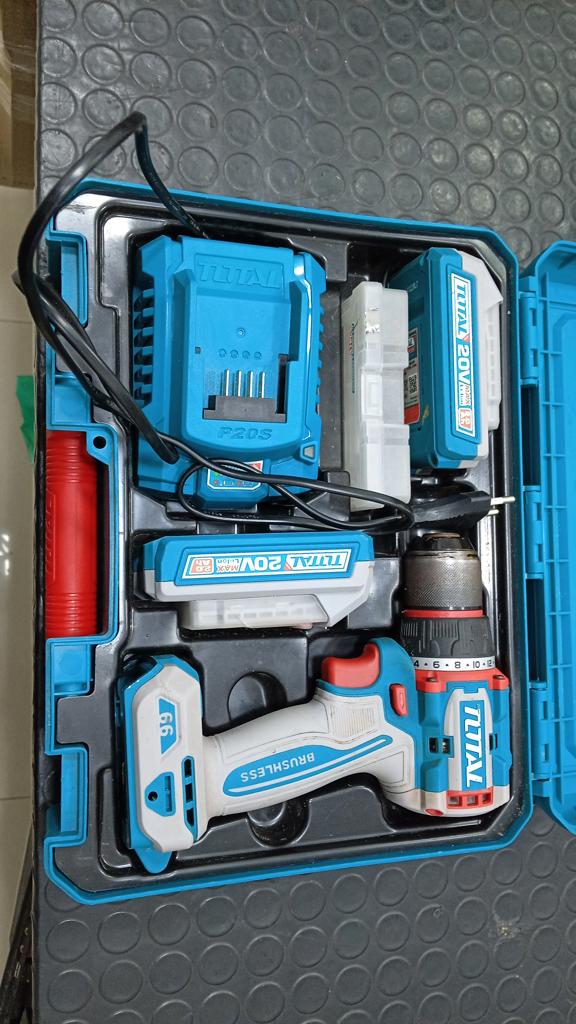Taladro Marca Total Modelo Brushless Acc 2 Baterias Y Cargador