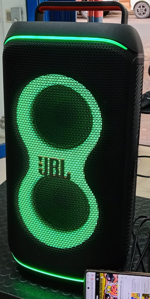 Parlante Portatil Marca Jbl Modelo Partybox 120 Usado En Buen Estado Con Cable Power Acc No Tiene