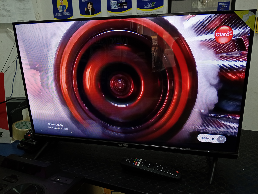 Televisor Led Smart De 32 '' Marca Fama Modelo Tvf-32el1 Smart Con Control Usado En Buen Estado Acc Con Patitas