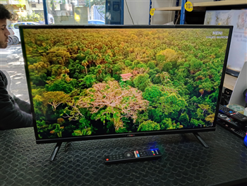 Televisor Led Smart De 32 '' Marca Aiwa Modelo Aw32b4sm Con Control Usado En Buen Estado Acc Con Patitas