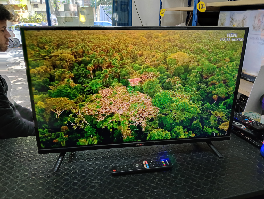 Televisor Led Smart De 32 '' Marca Aiwa Modelo Aw32b4sm Con Control Usado En Buen Estado Acc Con Patitas