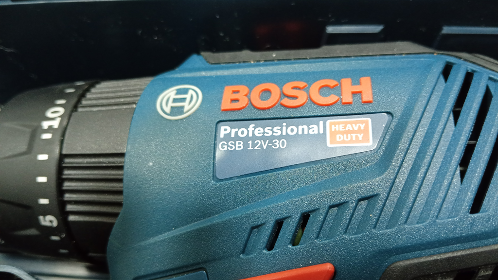 Taladro Marca Bosh Chico Modelo Gsb 12v-30 Acc 2 Baterias Y Un Cargador Manual