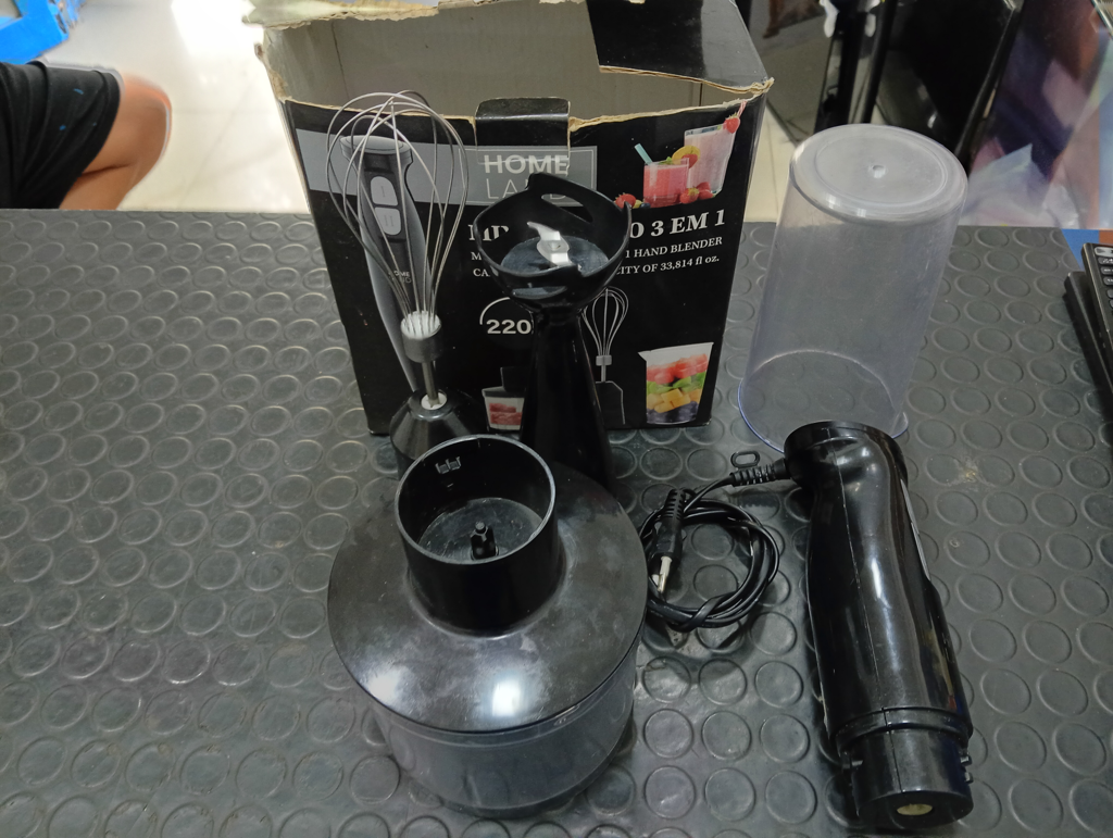 Mixer Marca Home Land Modelo Hb2007e Usado Con Desgaste Con Jarra Btidor Y Picador De Verdura Acc No Tiene