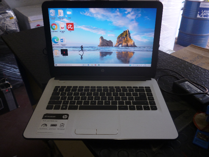 Notebook Marca Hp Modelo 14-Am012la Procesador Intel(R) Core(Tm) I5 2.30ghz Memoria Ram 4 Gb Disco Duro 1.000 Gb Acc S/ Teclado Numerico