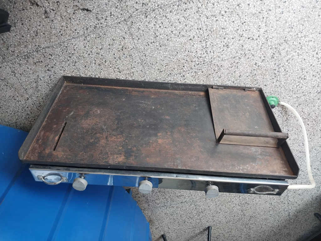 Plancha Hamburguesera Marca No Visible Modelo No Tiene Usado En Buen Estado Acc Una Manguera Para El Gas
