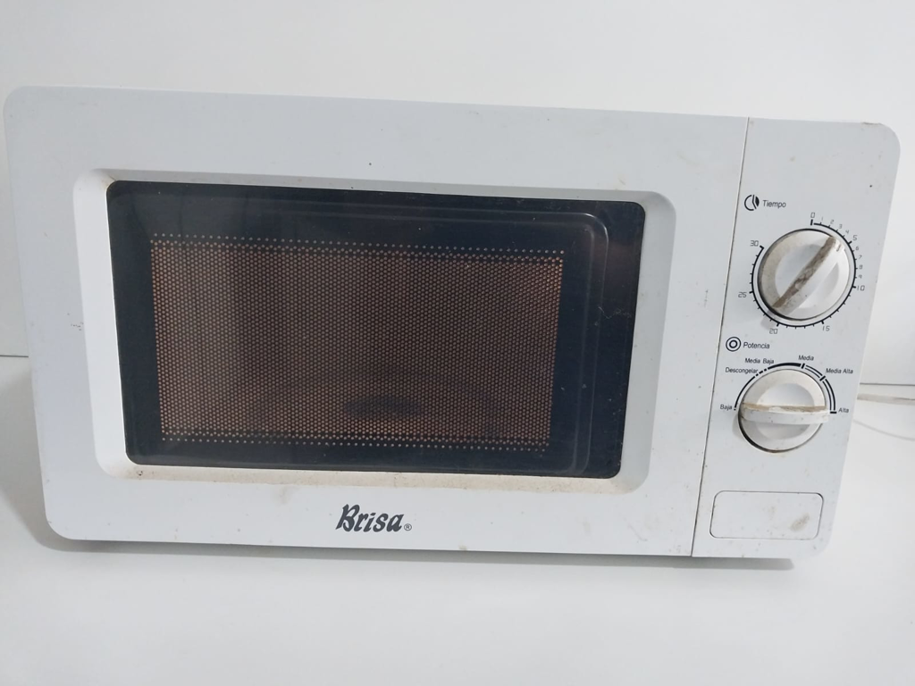 Microondas Marca Brisa Modelo Horno Microonda Usado En Buen Estado Acc No Tiene