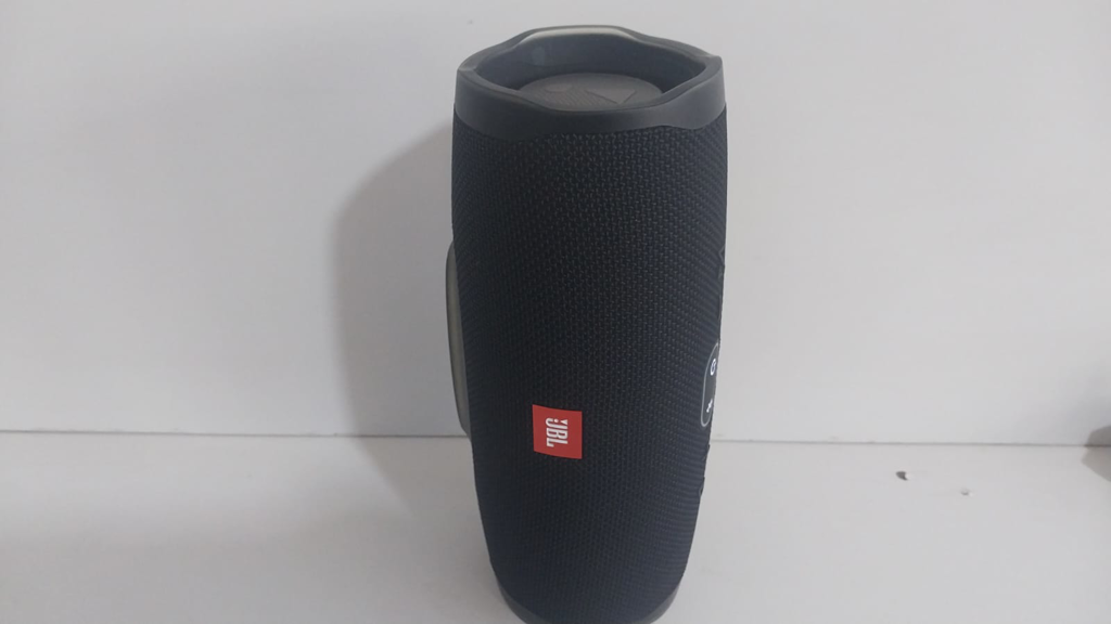 Speaker Potencia Watts No Tiene Marca Jbl Sin Control Modelo Charge 4 Usado En Buen Estado Sin Caja Acc No Tiene