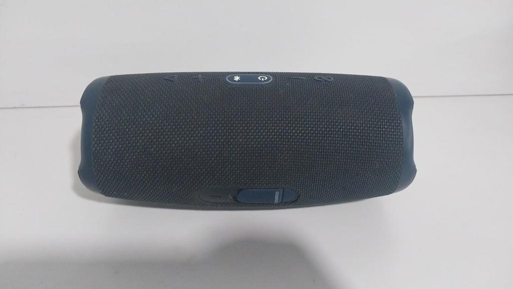Foto 2 de Speaker Potencia Watts 3.0a Marca Jbl Sin Control Modelo Charge 5 Usado En Buen Estado Sin Caja Acc No Tiene