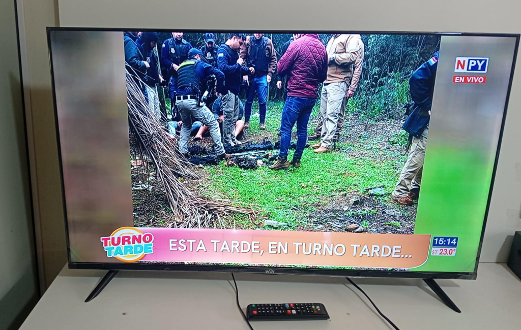 Televisor Led Smart De 43 '' Marca Win Modelo Win43fs Con Control Usado En Buen Estado Acc Patitas