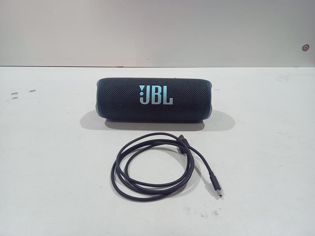 Speaker Potencia Watts No Tiene Marca Jbl Sin Control Modelo Flip6 Usado En Buen Estado Con Caja Acc Cable UsbManual